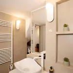 Demmi 2br Designer