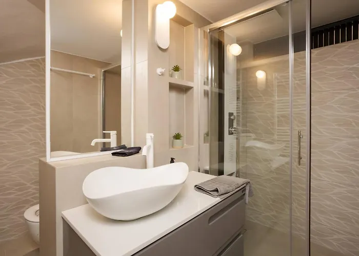 Demmi 2br Designer アパート ハニア