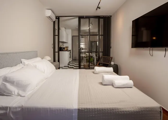 Demmi 2br Designer * 干尼亞