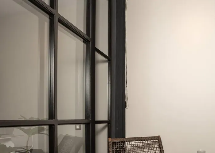 Demmi 2br Designer 干尼亞