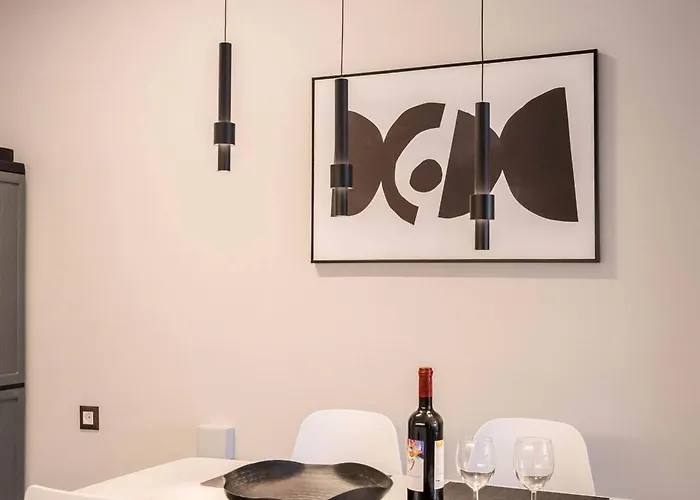 Demmi 2br Designer *