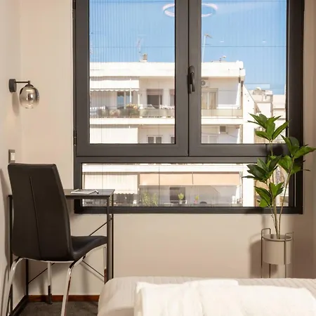 Demmi 2br Designer Appartement *