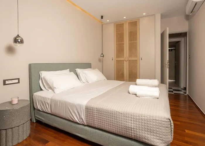 Demmi 2br Designer Ханья